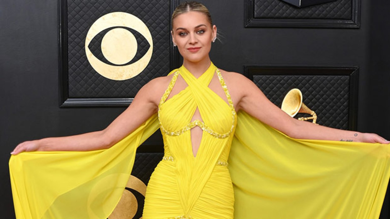 Kelsea Ballerini At Grammys 2023 Without Chase Stokes Pics Hollywood
