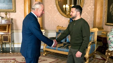 Kral Charles, Ukrayna Devlet Başkanı Zelenskyy'yi Buckingham Sarayı'nda Ağırladı: Fotoğraflar – Hollywood Life