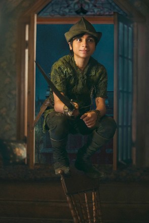 Alexander Molony, Disney+'a özel canlı aksiyon PETER PAN & WENDY'de Peter Pan rolünde.  Eric Zachanowich'in fotoğrafı.  © 2023 Disney Enterprises, Inc. Tüm Hakları Saklıdır.
