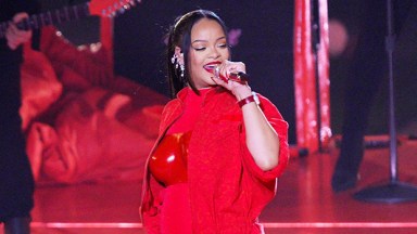 Rihanna Super Bowl'da Hamile Olduğunu Açıkladıktan Sonra Ünlülerin Tepkisi – Hollywood Life