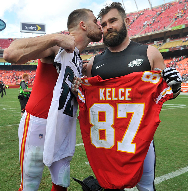 Mother of Travis, Jason Kelce wears great custom shoes, outfit to Super Bowl