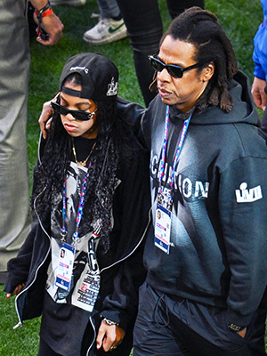 Jay-Z & Blue Ivy at 2023 Super Bowl: Photos & Video – Billboard