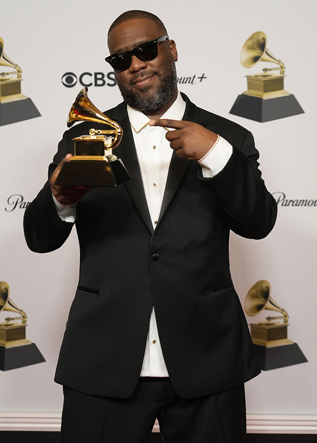 Chris Brown Upset Robert Glasper Won Best R&B Album at Grammys - XXL