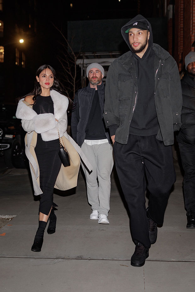 Eiza Gonzalez shows off her fabulous frame in grey leggings and a