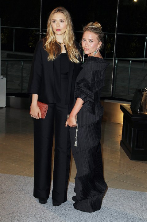 Elizabeth Olsen With Mary-Kate & Ashley: Photos – Hollywood Life