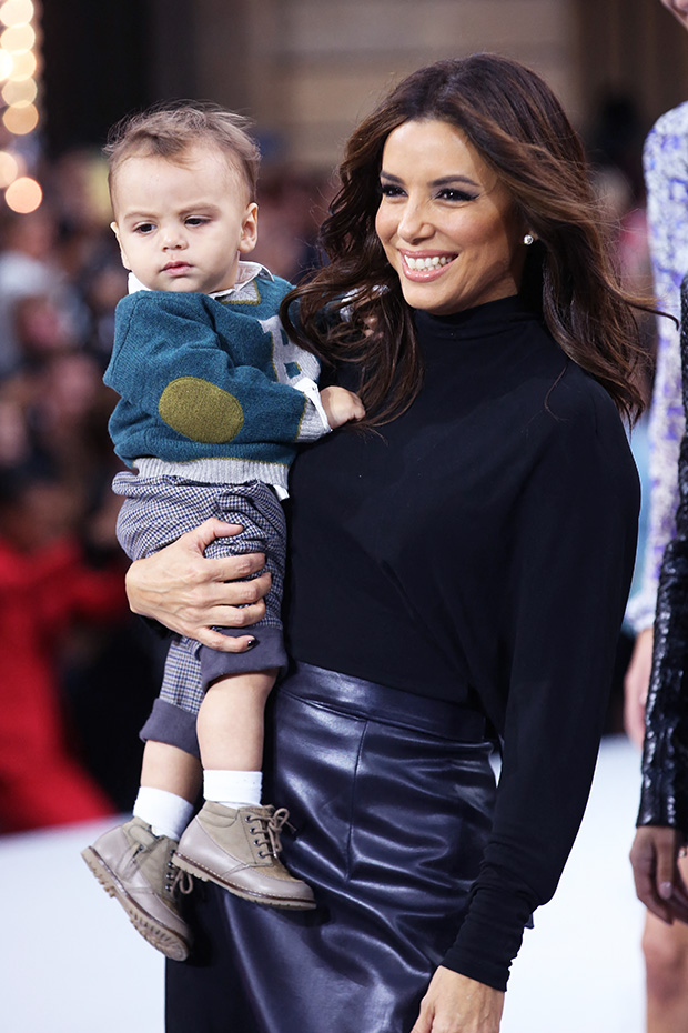 Eva Longoria S Kids Meet Her Only Son Santiago Her 3 Stepchildren   Eva Longoria With Her Kids Ss Embed 