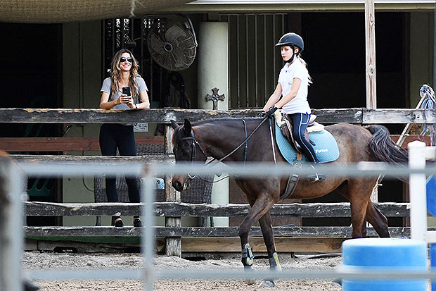 Gisele Bundchen Watches Daughter Vivian Get A Riding Lesson Photos