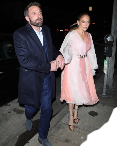 Santa Monica, CA  - *EXCLUSIVE*  - Jennifer Lopez is all glammed up as she and Ben Affleck are seen holding hands as they arrive at Italian restaurant Giorgio Baldi for a Valentine's Day romantic dinner for two in Santa Monica.

Pictured: Jennifer Lopez, Ben Affleck

BACKGRID USA 14 FEBRUARY 2023 

USA: +1 310 798 9111 / usasales@backgrid.com

UK: +44 208 344 2007 / uksales@backgrid.com

*UK Clients - Pictures Containing Children
Please Pixelate Face Prior To Publication*