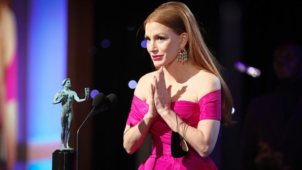 jessica chastain fell onstage sag awards ftr