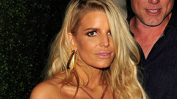 Jessica Simpson Pees In The Grass During Outdoor Photo Shoot: See Hilarious Pic