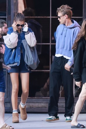 Los Angeles, CA  - *EXCLUSIVE*  - March 26, 2023 Elvis star Austin Butler and model Kaia Gerber are pictured exiting a yoga studio together after a Sunday afternoon workout. The pair were seen looking radiant after stretching out together at the class just days after returning from their romantic getaway to Cabo.Pictured: Austin Butler, Kaia GerberBACKGRID USA 27 MARCH 2023 USA: +1 310 798 9111 / usasales@backgrid.comUK: +44 208 344 2007 / uksales@backgrid.com*UK Clients - Pictures Containing ChildrenPlease Pixelate Face Prior To Publication*