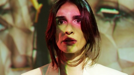 Kaleidoscope.  Paz Vega as Ava Mercer in episode “Orange” of Kaleidoscope.  Cr.  Courtesy of Netflix © 2022