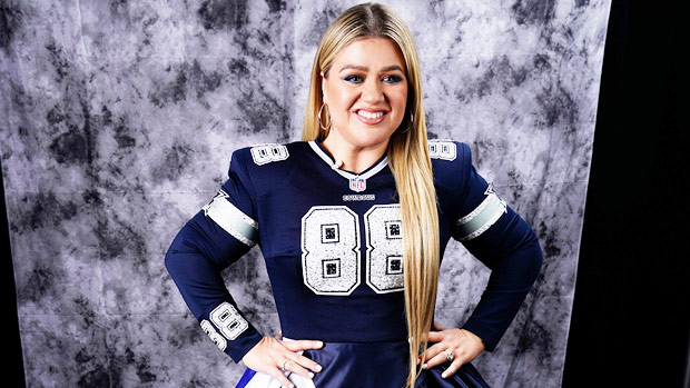 Kelly Clarkson Rocks Dallas Cowboys Jersey Dress At NFL Honors