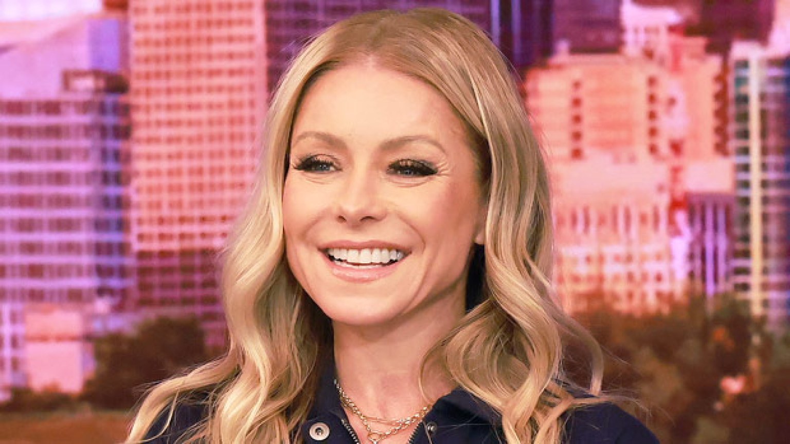 Kelly Ripa Leaving ‘Live’? Her Talk Show Future Revealed Hollywood Life