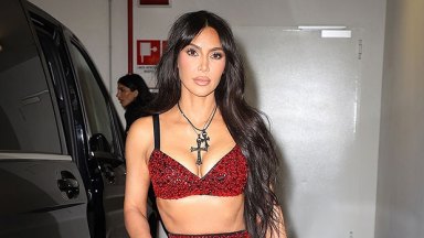 Kim Kardashian Milano Moda Haftası İçin Kırmızı Pullu Kıyafeti Salladı: Fotoğraflar – Hollywood Life