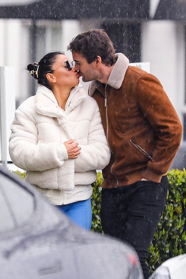 Nicole Scherzinger And Thom Evans Kiss In La Photograph Hollywood Life Trendings Story 9014