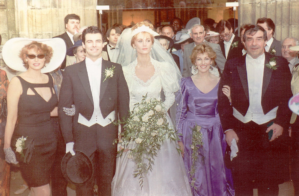 Raquel Welch Actress With Her Son Damon Welch And Fred Trueman (d. 7/07) Cricketer With His Daughter Rebecca Trueman Together For Damon And Rebecca's Wedding St Mary's And St. Cuthbert Bolton Abbey North Yorkshire 1991.