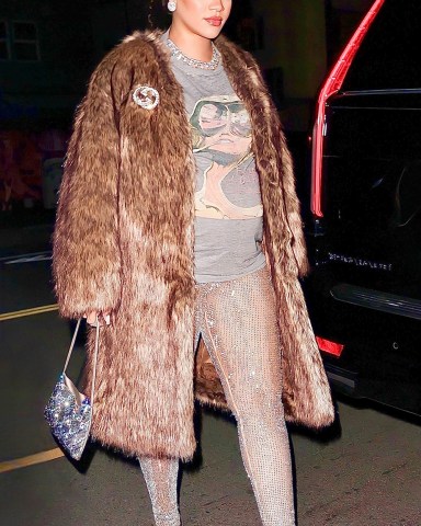 Santa Monica, CA - *EXCLUSIVE* - Rihanna is stylish in a brown fur jacket as she arrives to a late night dinner with friend Melissa Forde at Giorgio Baldi in Santa Monica, Ca Pictured: Rihanna BACKGRID USA 2 JUNE 2023 USA: +1 310 798 9111 / usasales@backgrid.com UK: +44 208 344 2007 / uksales@backgrid.com *UK Clients - Pictures Containing Children Please Pixelate Face Prior To Publication*