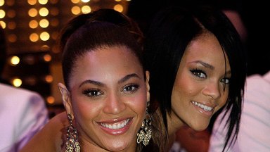 Rihanna Hazırlanmak İçin Beyonce'nin Super Bowl İlk Yarı Gösterisini İzledi – Hollywood Life