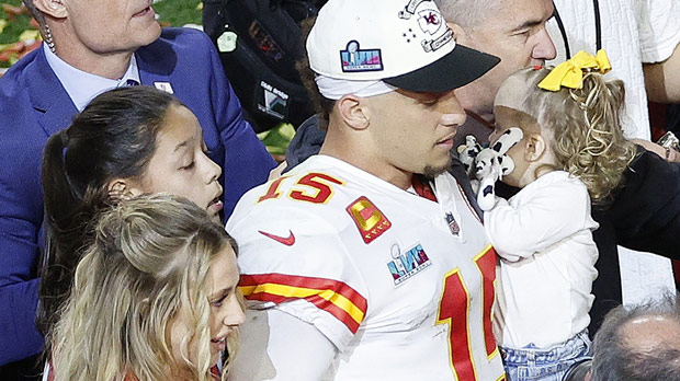 Patrick Mahomes posts 1st photos of daughter's face