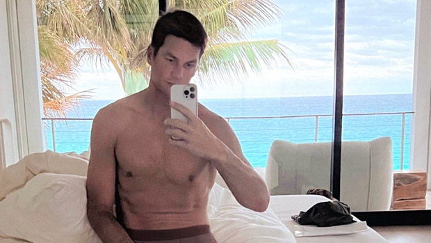 Konsekvent børn abort Tom Brady Shirtless In His Underwear For Mirror Selfie: Photo – Hollywood  Life