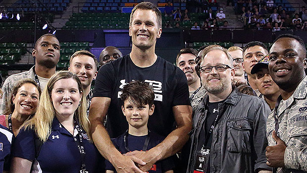 Tom Brady embraces NFL retirement by posting underwear selfie on Twitter
