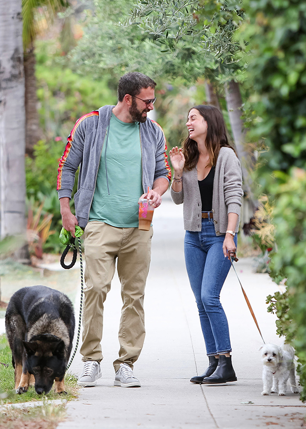 Ana de Armas and Ben Affleck