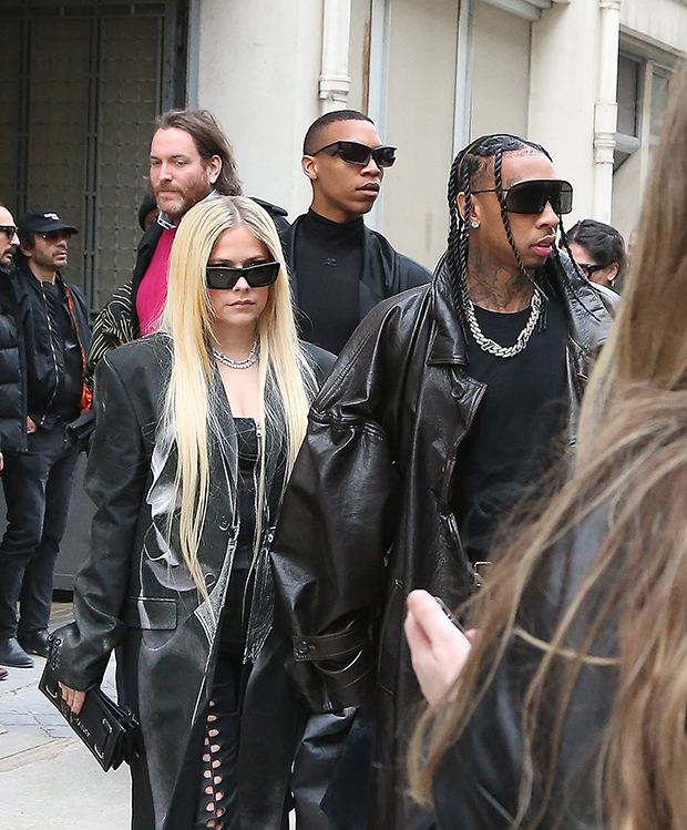 Avril Lavigne Tyga Hold Hands Bday embed 2