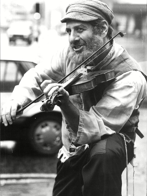 Chaim Topol fiddle on the roof actor dead embed1