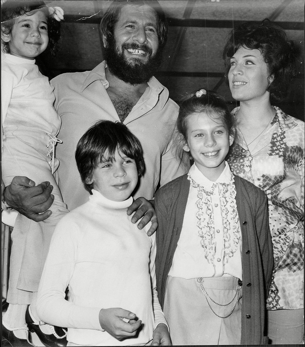 Actor Topol With His Wife Galia And Children Adi (4) Omer (8) And Anat (12) At Heathrow Chaim Topol (born September 9 1935) Often Billed Simply As Topol Is An Israeli Theatrical And Film Performer Actor Writer And Producer. He Has Been Nominated For