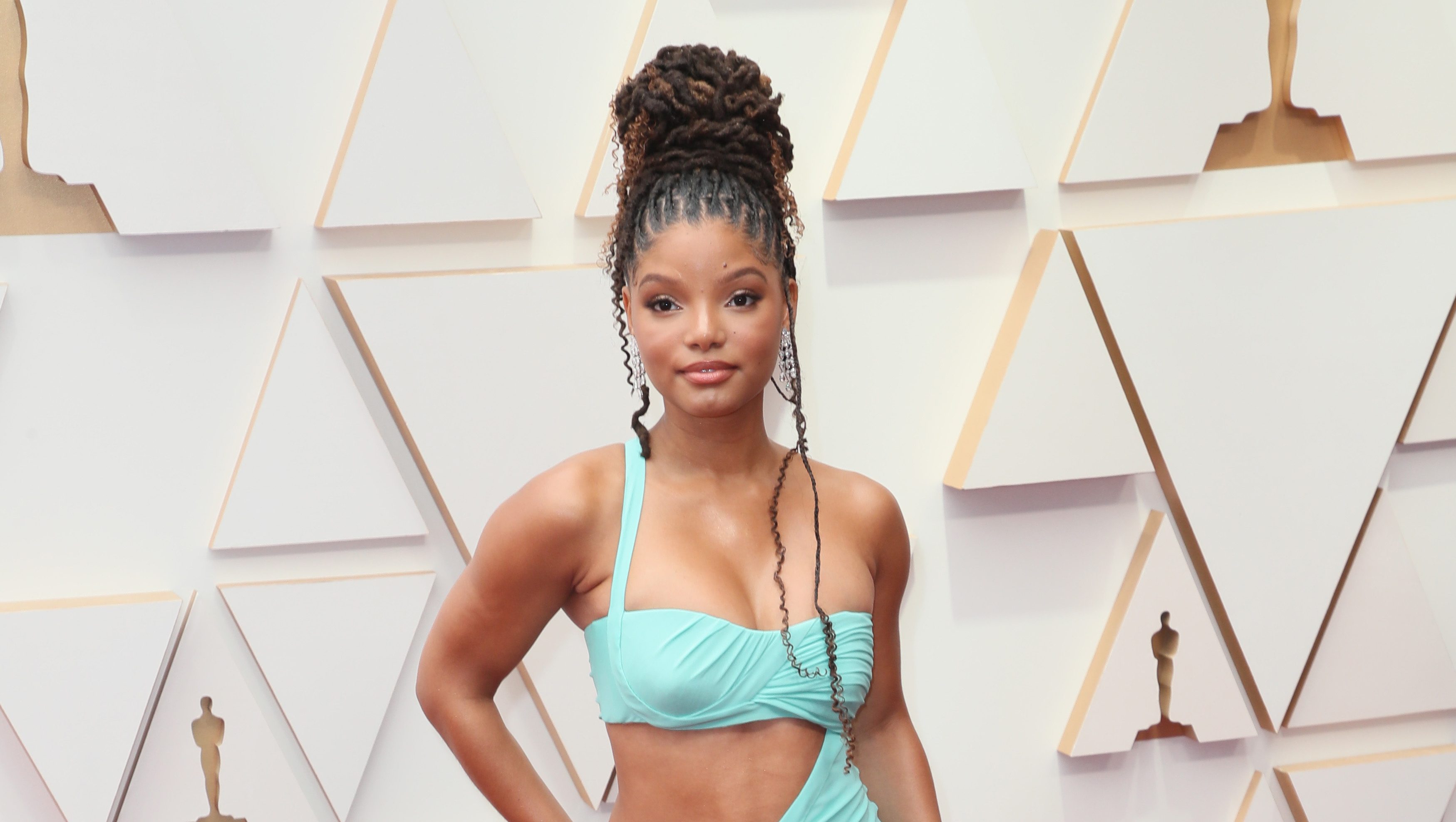 Stars Wearing Dresses With High Slits at the Oscars: Photos – Hollywood Life