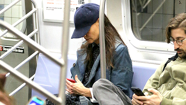 Katie Holmes Goes Incognito While Riding the NYC Subway: Photos