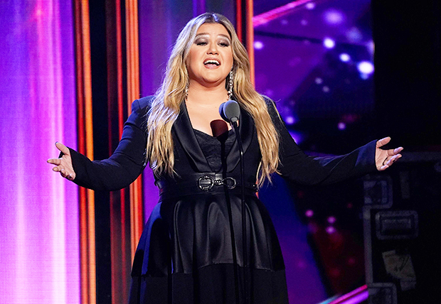Kelly Clarkson Had 'Hard Time' Singing 'Piece by Piece' Post