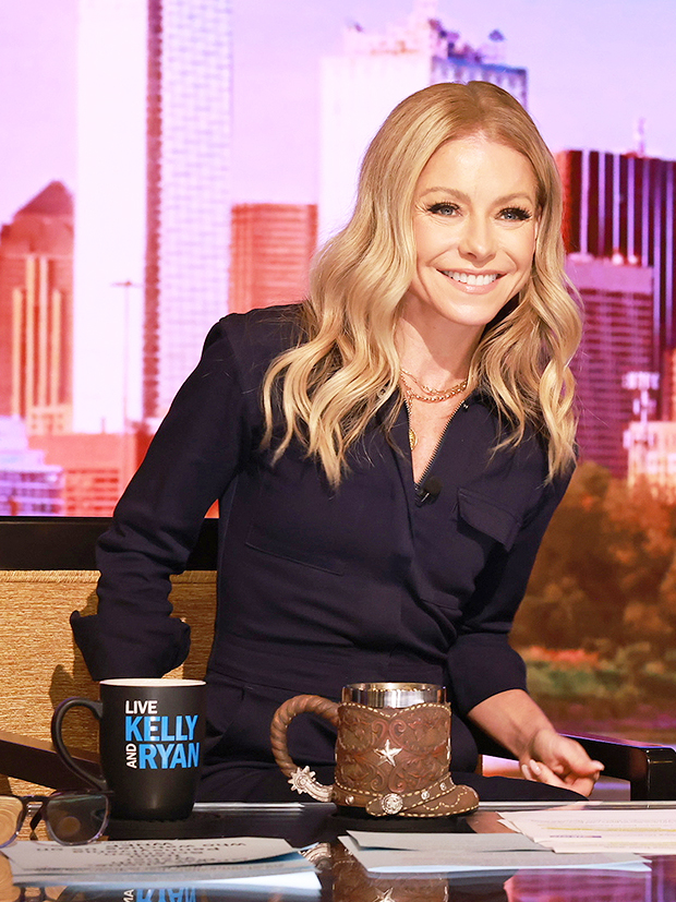 Kelly Ripa Talks Sexism On ‘live Michael Strahan Exit Superstarsnews