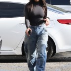 Kim Kardashian Baggy Jeans BG