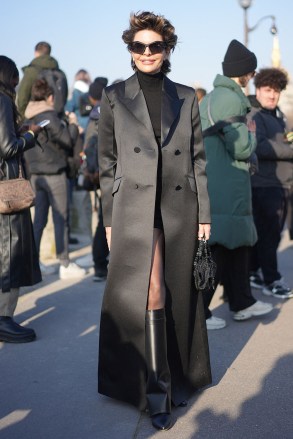 Actress Lisa Rinna Dressed Sleekly in Valentino Coat and Boots at the Valentino Paris Fashion. 02 Mar 2023 Pictured: Lisa Rinna. Photo credit: Tim Regas / MEGA TheMegaAgency.com +1 888 505 6342 (Mega Agency TagID: MEGA950056_001.jpg) [Photo via Mega Agency]
