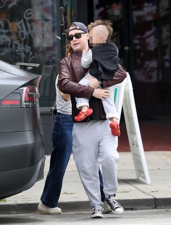 Los Angeles, CA  - *EXCLUSIVE*  - The family made an outing of Dakota’s new haircut, however their new baby must have been ‘home alone’ as it was not with the trio as they left ‘Manly and Sons barber shop’ in Silverlake, CA. Macauley wore a Ghostbusters movie tee as he carried out his son with his ‘Travis Bickle’ hair-do!Pictured: Macaulay Culkin, Brenda SongBACKGRID USA 1 MAY 2023 USA: +1 310 798 9111 / usasales@backgrid.comUK: +44 208 344 2007 / uksales@backgrid.com*UK Clients - Pictures Containing ChildrenPlease Pixelate Face Prior To Publication*
