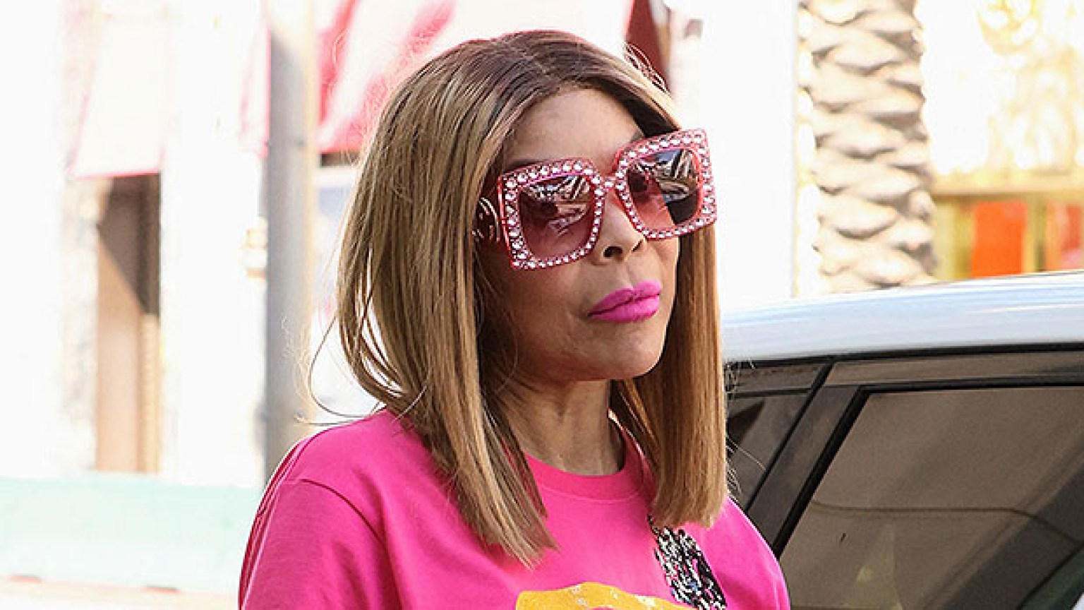 Wendy Williams Rocks Daisy Dukes While Shopping In Beverly Hills Hollywood Life 6618