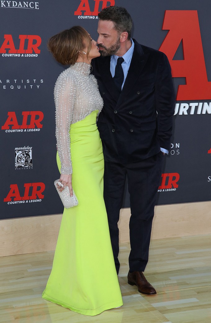 Jennifer & Ben kiss at the ‘Air’ premiere