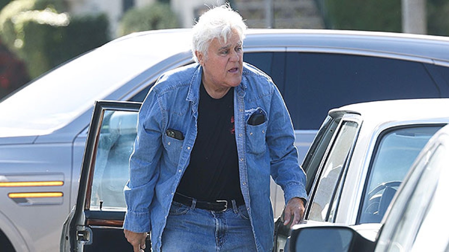 Jay Leno Jokes He Has A ‘Brand New Face’ After 3rd Degree Burns: Video ...