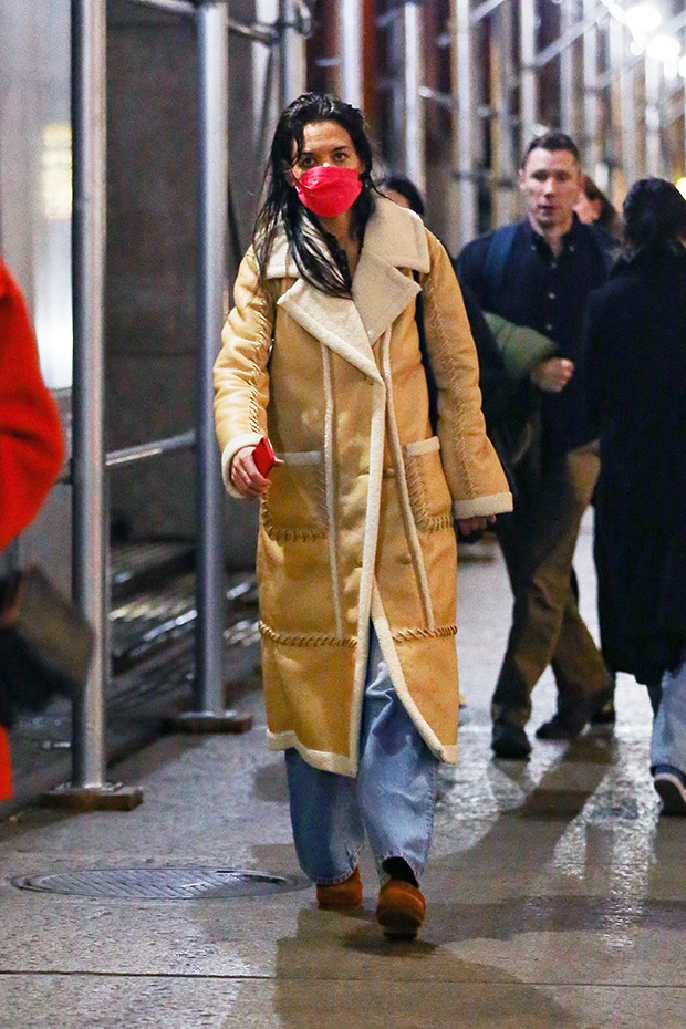 katie holmes steps out in chilly nyc with wet hair backgrid embed