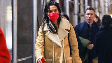 katie holmes steps out in chilly nyc with wet hair backgrid ftr
