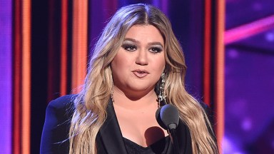 Kelly Clarkson Debuts Bangs on Talk Show: Photos – Hollywood Life