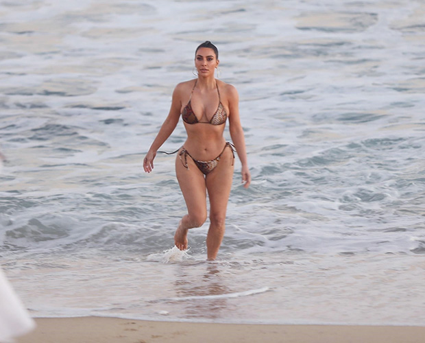 Beryl TV kim-kardashian-in-black-bikini-top-backgrid-embed Kim Kardashian Wears Pink Thong Bikini On A Beach In New Photos – Hollywood Life Entertainment 