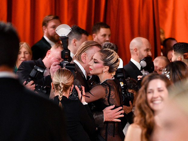 gaga and brendan oscars kiss 