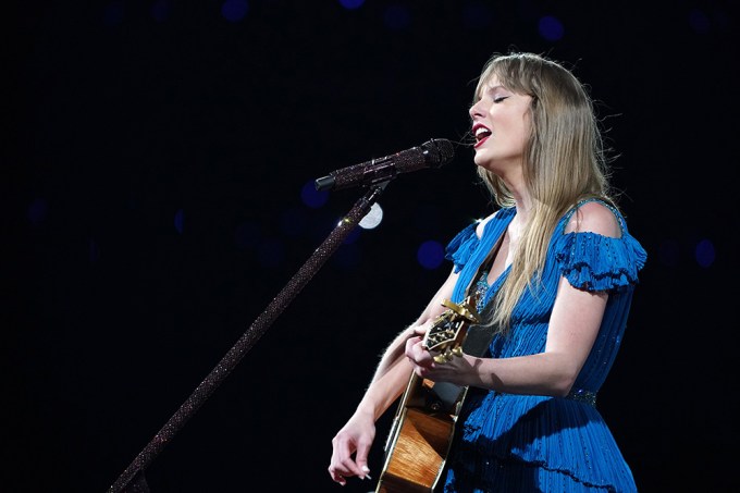 Taylor Swift’s blue gown