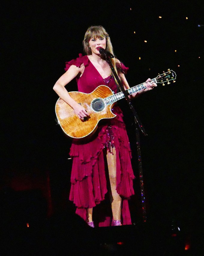 Taylor Swift’s ruffled red dress