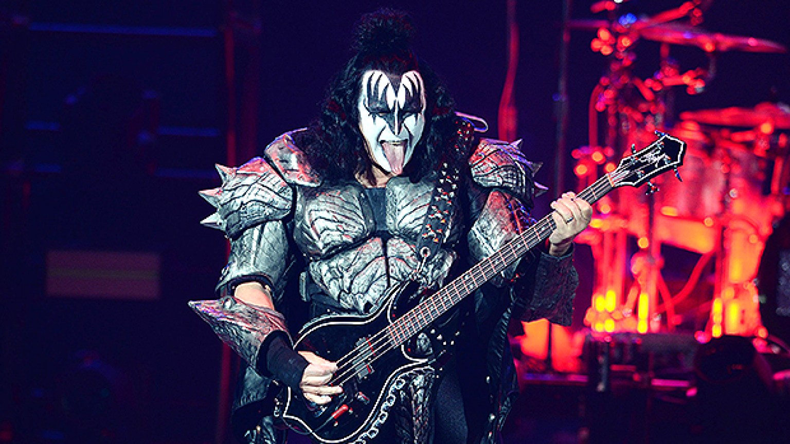 Gene Simmons Gets Sick Onstage At Kiss Concert Video Hollywood Life 