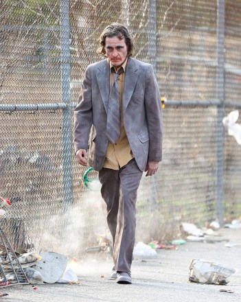 Joaquin Phoenix is ​​seen on the set of “Joker: Folie a Deux” in New York. March 29, 2023 Pictured: Joaquin Phoenix. Photo credit: Jason Howard/Bauergriffin.com / MEGA TheMegaAgency .com +1 888 505 6342 (Mega Agency TagID: MEGA963097_005.jpg) [Photo via Mega Agency]