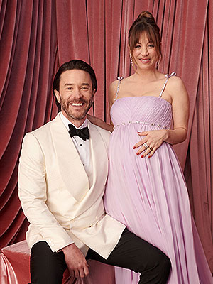 Kaley Cuoco Tom Pelphrey